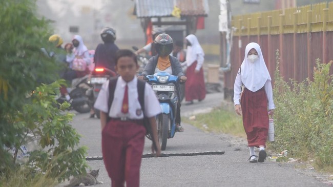 Siswa Dipulangkan Karena Kualitas Udara Memburuk di Padang