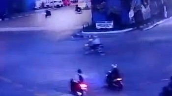 Seorang pengendara motor tewas di tempat usai tertabrak truk di Jakarta Utara pada Selasa (15/9).