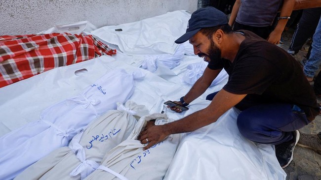 20 Orang Tewas Tertimbun Bangunan Runtuh di Gaza