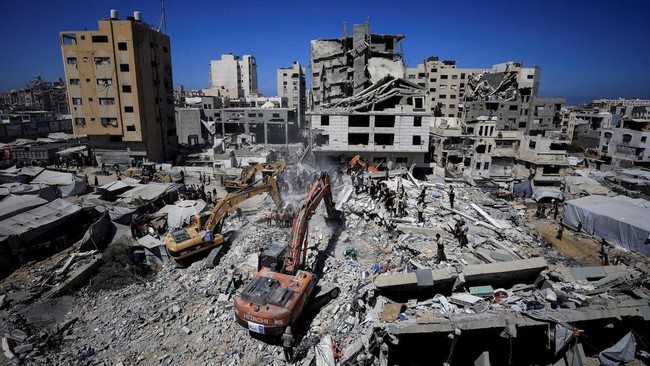 20 Orang Tewas Tertimbun Bangunan Runtuh di Gaza