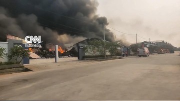 Si Jago Merah Amuk Pergudangan Kosambi Tangerang: 28 Gudang Ludes, Api Baru Padam Setelah 10 Jam!