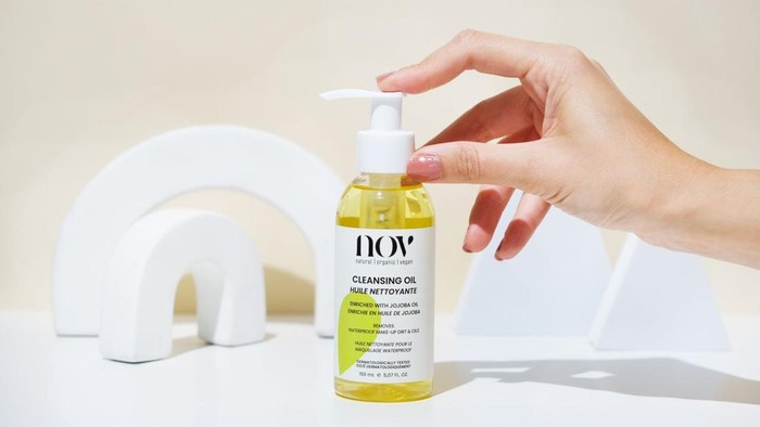 BeauPicks: 5 Rekomendasi Cleansing Oil, Bikin Wajah Bersih Tanpa Terasa Kering