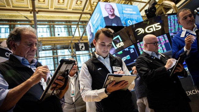 Wall Street Ambruk Usai The Fed Naikkan Suku Bunga