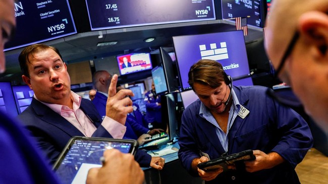 Wall Street Ambruk Usai The Fed Naikkan Suku Bunga