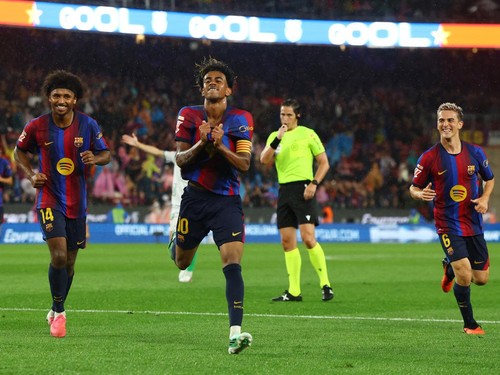 Soccer Football - LaLiga - FC Barcelona v Racing Santander - Spotify Camp Nou, Barcelona, Spain - September 16, 2026 FC Barcelona's Lamine Yamal celebrates scoring a goal that was later disallowed REUTERS/Albert Gea