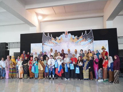 Keseruan 12 Delegasi IICF dari Berbagai Negara Bertukar Budaya di Global Mandiri Cibubur