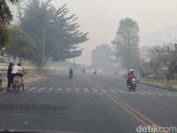 Warga Jambi Keluhkan Abu Karhutla Beterbangan-Masuk Rumah
