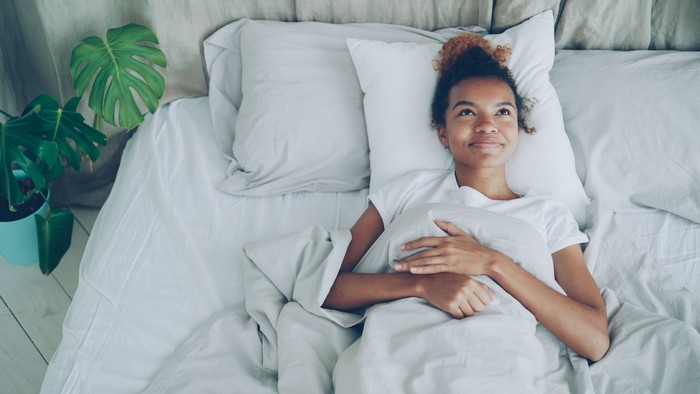 Orang cerdas memerhatikan betul apa yang mereka kerjakan di malam hari sebelum tidur, termasuk pula kalimat yang mereka ucapkan sebelum memejamkan mata.