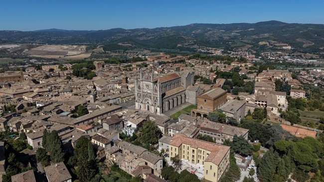 A drone view shows Orvieto Cathedral and the historic centre of Orvieto, Italy, September 4, 2026. REUTERS/Ilan Rosenberg