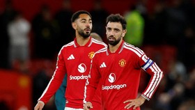 Soccer Football - Carabao Cup - Third Round - Manchester United v Brighton & Hove Albion - Old Trafford, Manchester, Britain - September 16, 2026 Manchester United's Bruno Fernandes looks dejected after the match Action Images via Reuters/Jason Cairn