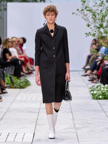 Koleksi Michael Kors Spring 2027 yang Terinspirasi Arstitektur Modern