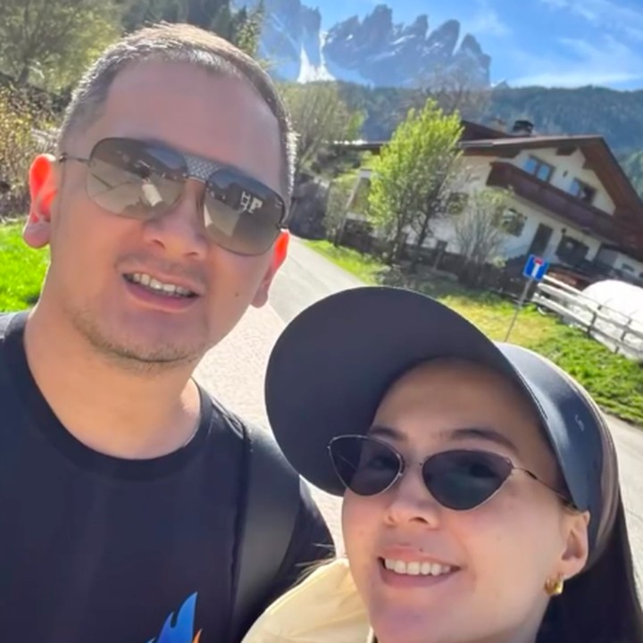 <p>Kehidupan rumah tangga sebagian artis mungkin jarang tersorot publik karena mereka memilih menjaga privasi keluarga. Hal itu juga dilakukan Olivia Jensen dan sang suami, Arief Purnama. (Foto: Instagram @oliviajensen)</p>