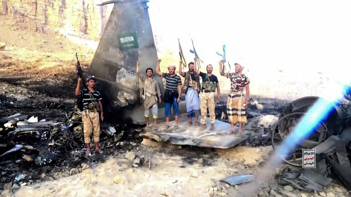 FOTO: Houthi Rilis Penampakan Jet F-15 Saudi yang Ditembak Jatuh