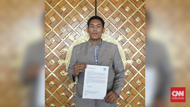 Santri penghafal 30 juz Alquran di Makassar, Sulawesi Selatan, Muhammad Al Hindawi meraih penghargaan dari National Aeronautics and Space Administration (NASA) dan University of Melbourne setelah berhasil menemukan celah keamanan pada sistem cyber se