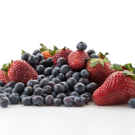 Strawberry vs Blueberry, Mana yang Lebih Baik untuk Kesehatan Usus Menurut Ahli?