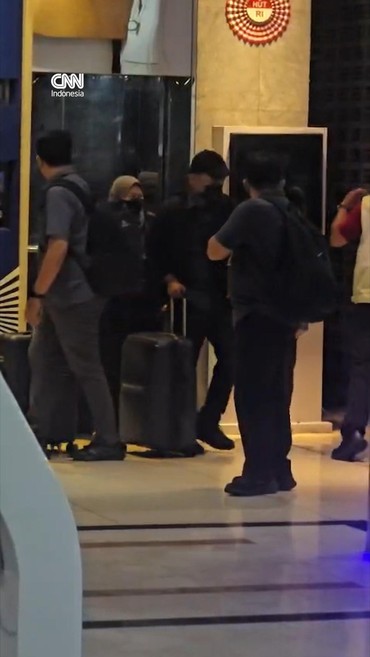 Penampakan 3 Koper Dibawa Penyidik KPK usai Geledah Kantor ATR/BPN