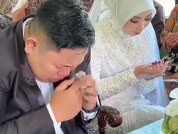 Viral Gen Z Pilih Nikah Cuma di KUA, Lanjut Kulineran Pakai Baju Pengantin
