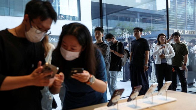 Antrean Penjualan iPhone 18 Pro Mengular di Apple Store Beijing