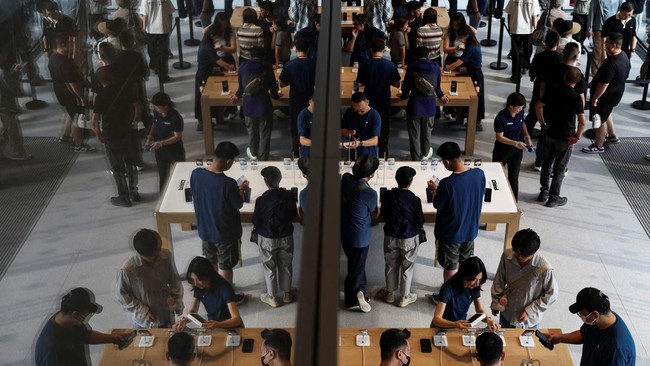 Antrean Penjualan iPhone 18 Pro Mengular di Apple Store Beijing