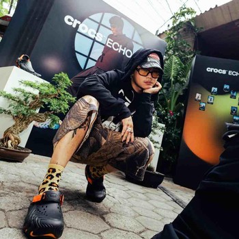 Kampanye 'Let Them Talk' Crocs Echo II Ajak Tampil Berani dan Percaya Diri dengan Gaya Sendiri