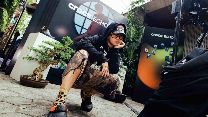 Kampanye 'Let Them Talk' Crocs Echo II Ajak Tampil Berani dan Percaya Diri dengan Gaya Sendiri