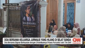 Doa Bersama Keluarga Jurnalis yang Hilang di Selat Sunda