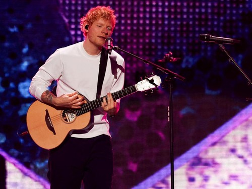 Mantan vokalis The Fray, Isaac Slade, jadi bintang tamu pertama konser Ed Sheeran setelah ditinggal semua musisi pendukung akibat Macklemore didepak.