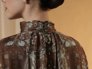 Gamis Simpel Ala Erin Taulany Ini Bikin Tampilan Kalem Elegan buat ke Acara Formal