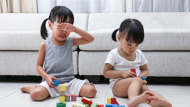 Awas, Ini Kebiasaan Orang Tua yang Bisa Bikin Kakak-Adik Saling Benci Menurut Pakar