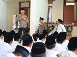 Safari Jumat di Ponpes, Kapolres Gresik Ingatkan Bahaya Narkoba-Radikalisme