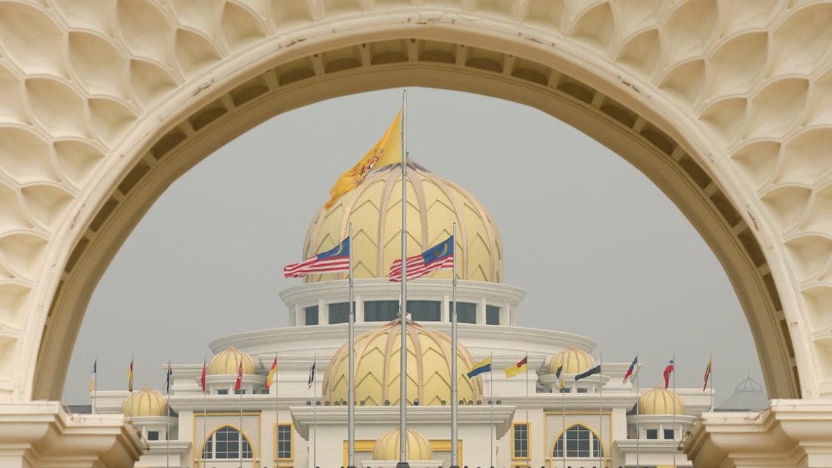 Menteri Transportasi Malaysia Mundur, Protes Pengampunan Najib Razak