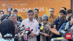 Menteri Ketenagakerjaan Yassierli saat ditemui di Kantor Badan Pusat Statistik (BPS), Jakarta Pusat, Jumat (18/9).