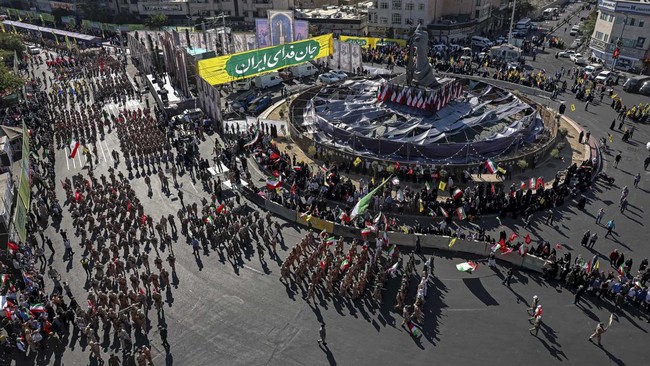Members of Iran's Basij paramilitary force take part in a military rally named Jan-Fada (those willing to sacrifice their lives) in Tehran September 18, 2026. (Photo by AFP) / Israel OUT / NO Access Israel Media/Persian Language TV Stations Outside I
