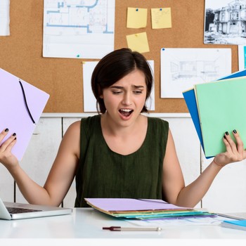 9 Cara Menolak Pekerjaan Tambahan di Kantor Tanpa Merusak Hubungan Kerja