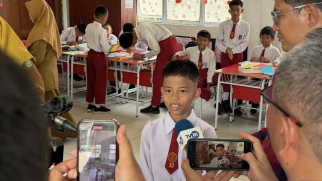 Siswa SDN 010 Jaya Mukti saat mengikuti pembelajaran literasi numerasi yang diinisiasi Fasilitator Tanoto Foundation (Antara/HO)