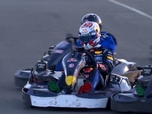 Juara dunia empat kali Formula 1, Max Verstappen mengikuti acara hiburan go-kart bertajuk 'Max vs 100' pada Rabu (16/9).
