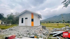 Pemerintah mulai serahkan Hunian Sementara (Huntara) bagi warga terdampak gempa di Manggarai Timur. 2.029 unit Huntara akan dibangun untuk pemulihan.