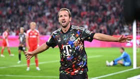 Soccer Football - Bundesliga - Bayern Munich v 1. FC Union Berlin - Allianz Arena, Munich, Germany - September 18, 2026 Bayern Munich's Harry Kane celebrates scoring their fourth goal REUTERS/Angelika Warmuth DFL REGULATIONS PROHIBIT ANY USE OF PHOTO