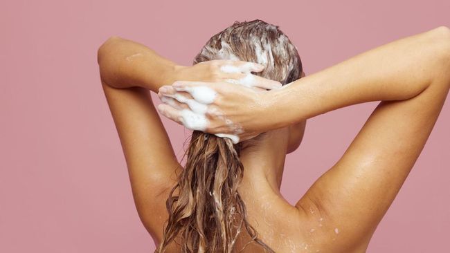 Cara Keramas ala Jepang yang Bisa Kamu Tiru untuk Rambut Sehat dan Tumbuh Lebih Optimal