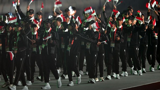 Defile Kontingen Indonesia dalam Pembukaan Asian Games 2026