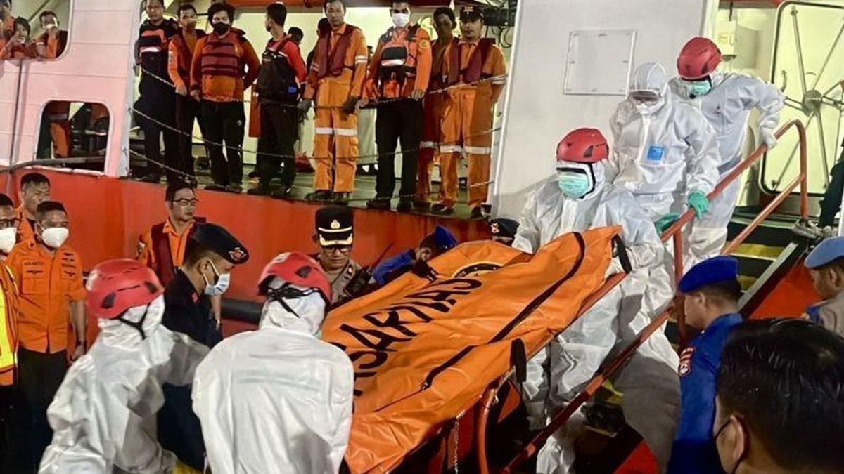 3 Jasad Korban KMP Virgo Berhasil Dievakuasi dari Badan Kapal