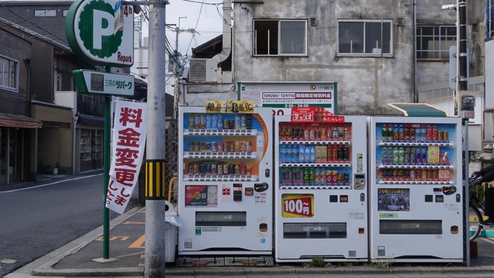 7 Barang Unik yang Bisa Ditemukan di Vending Machine Jepang