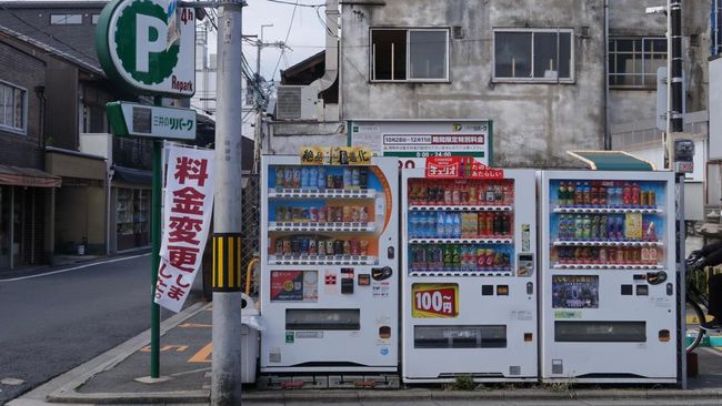 Barang Unik yang Bisa Ditemukan di Vending Machine Jepang