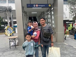 Cerita Wulan Boyong Keluarga dari Bogor demi Jajal LRT Kelapa Gading-Manggarai