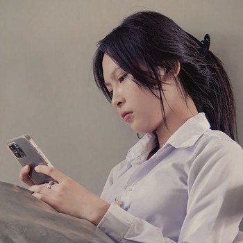 3 Ciri Kepribadian Orang yang Selalu Menyusun Kata-Kata Sebelum Menelepon Seseorang