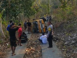 Mobil Damkar Terguling Saat Menuju Lokasi Karhutla di Sulbar, Sopir Terluka