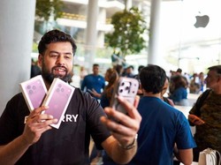 Bos Apple Merinding Lihat Pengguna Pasang Pelindung Layar di iPhone