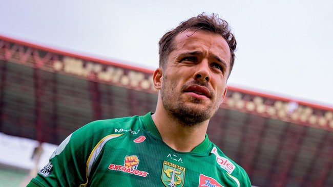 Gol Miguel Pereira pada awal babak kedua dianulir, sehingga membuat Persebaya diimbangi Garudayaksa di Super League.