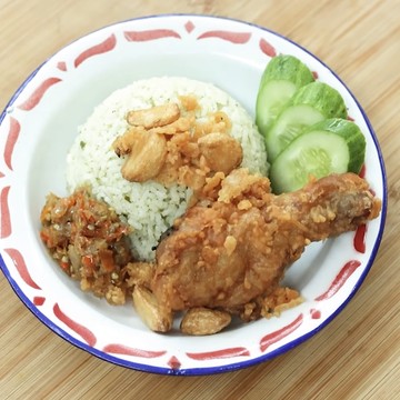 Menu Nikmat Akhir Pekan! Resep Ayam Goreng Bawang Putih dan Nasi Daun Jeruk ala Devina Hermawan