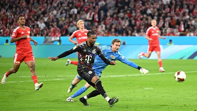 Soccer Football - Bundesliga - Bayern Munich v 1. FC Union Berlin - Allianz Arena, Munich, Germany - September 18, 2026 Bayern Munich's Michael Olise scores their sixth goal REUTERS/Angelika Warmuth DFL REGULATIONS PROHIBIT ANY USE OF PHOTOGRAPHS AS 